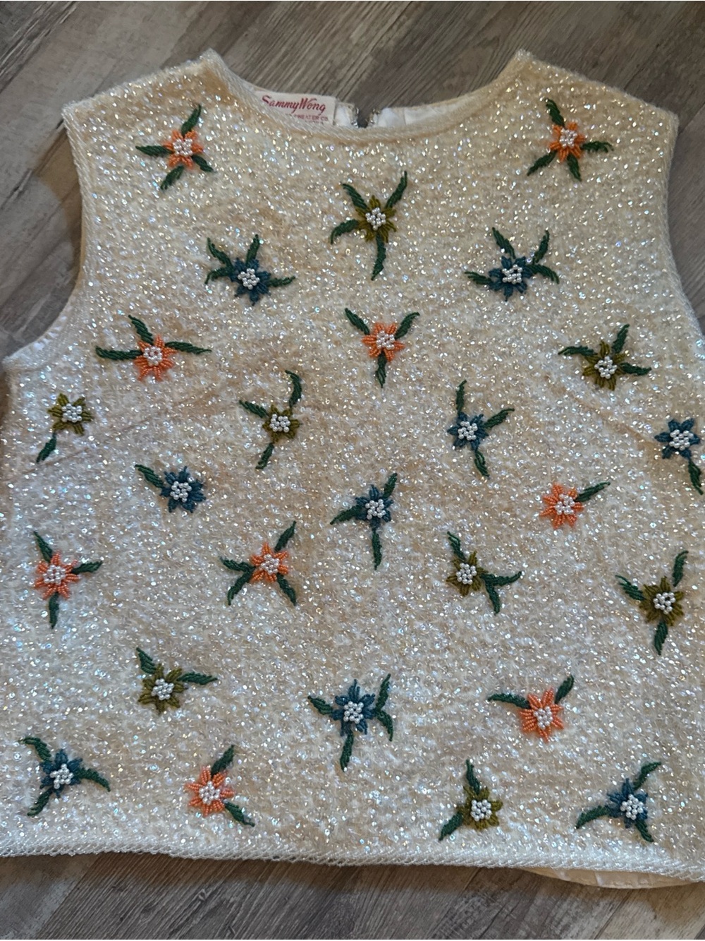 Sammy Wong Embroidered Sequin Cream Beaded Shell Top 100% lamb’s wool size S